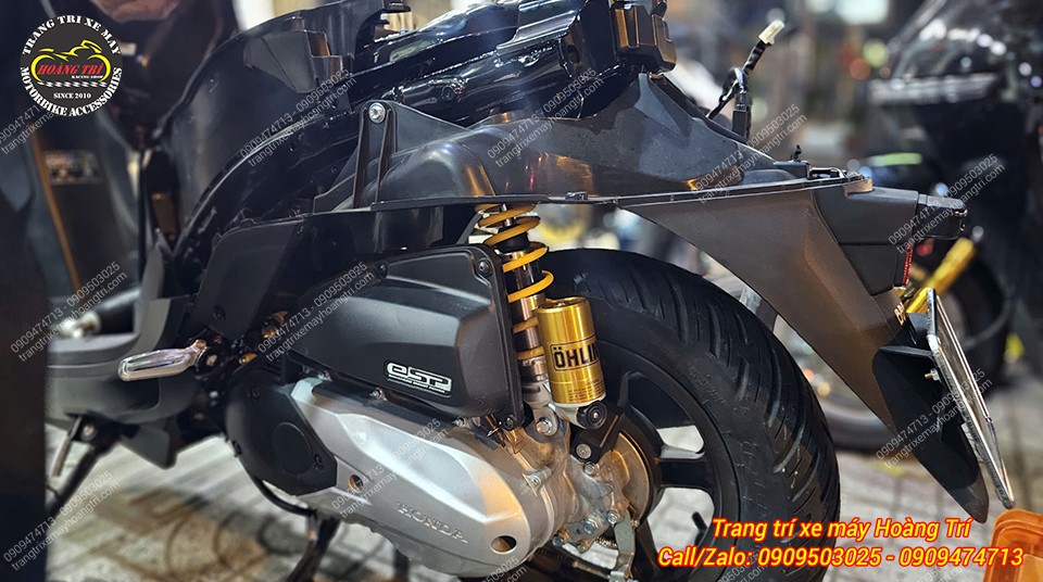 Góc nhìn tổng thể phuộc Ohlins HO328 được bố trí gọn gàng và độ nhún êm ái