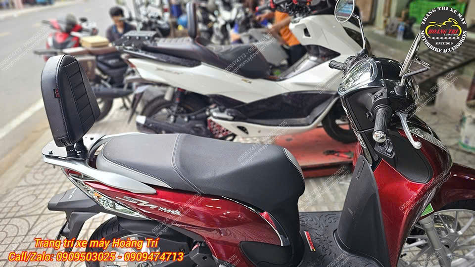 SH Mode đỏ trang bị tựa lưng V2 dựng đứng, tăng tiện ích và điểm nhấn phía sau