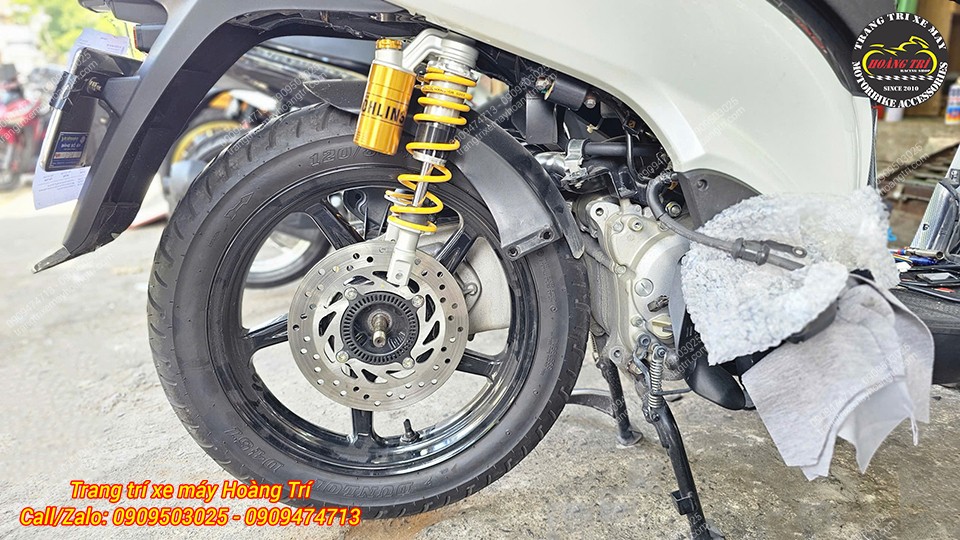 Toàn cảnh bánh sau Honda SH đang chuẩn bị lắp lại gấp cũng như các phụ tùng nâng cấp ABS