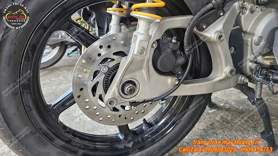 Cận cảnh heo dầu Nissin cùng đĩa phanh sau Honda SH khi thực hiện nâng cấp ABS