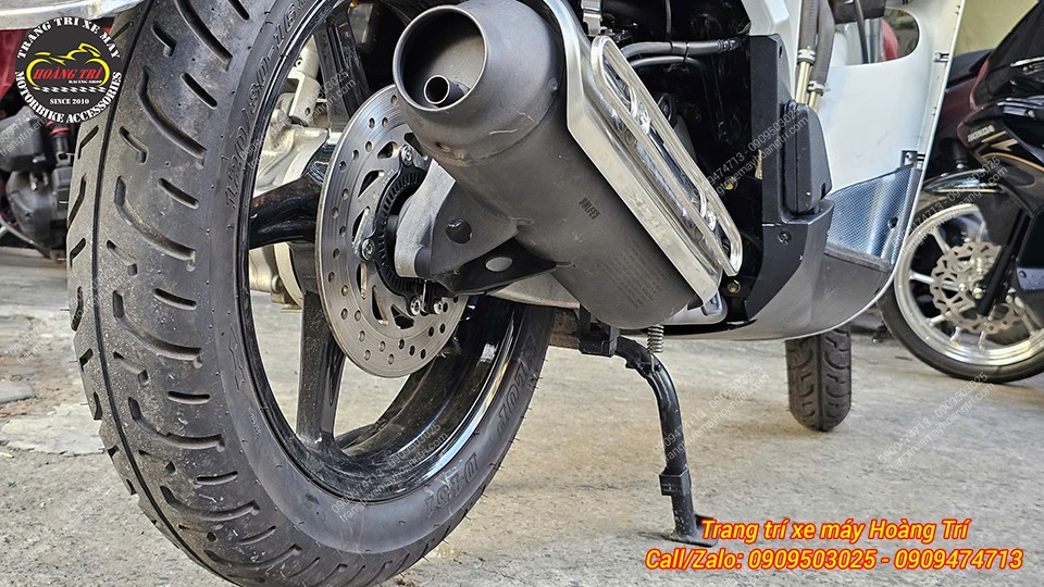 Góc phía sau cho thấy vị trí đĩa phanh và cảm biến ABS được lắp trên Honda SH
