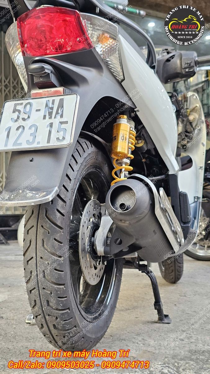 Phuộc Ohlins chính hãng cũng được anh khách trang bị cùng phanh ABS kênh sau