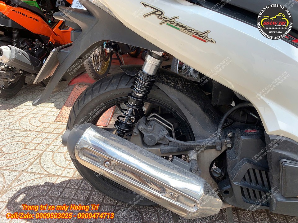 View trực diện phuộc Racing Boy Series S lắp hài hòa với thiết kế nguyên bản