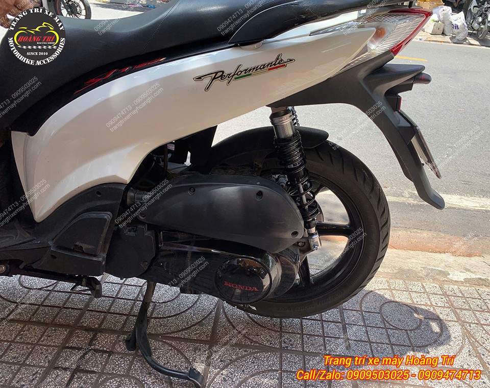 Góc ngang toàn cảnh dàn chân sau SH 2016 quan sát rõ phuộc Racing Boy Series S