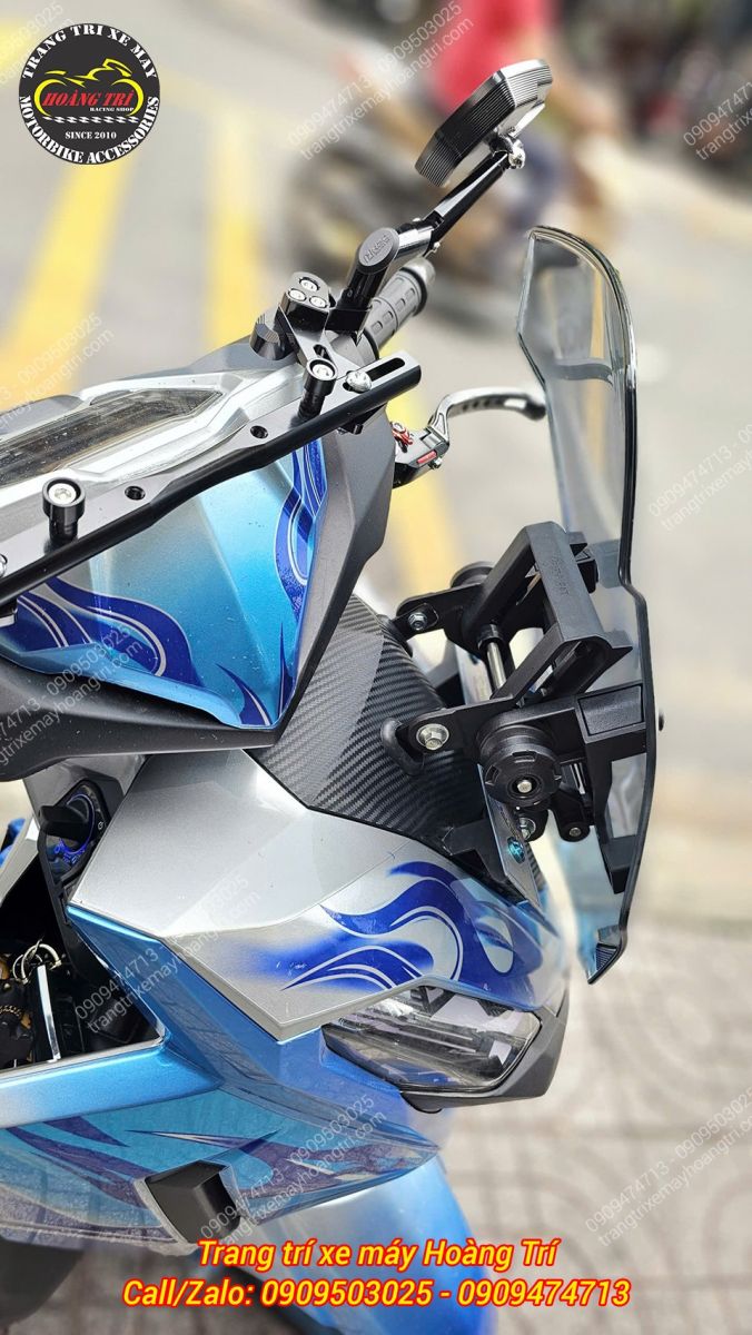 Cận cảnh kính chắn gió ADV Zhi.Pat gắn Vario 125 bằng bộ pát điều chỉnh chắc chắn