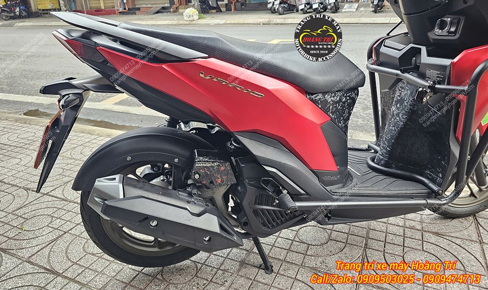 Việc vệ sinh xe Vario giờ đây gọn gàng và nhanh chóng hơn, chỉ cần vòi xịt qua là sạch sẽ ngay!