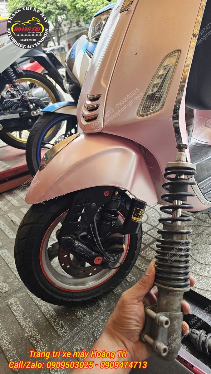 So sánh phuộc zin vừa tháo với phuộc Racing Boy mới trước khi lắp lên Vespa Sprint
