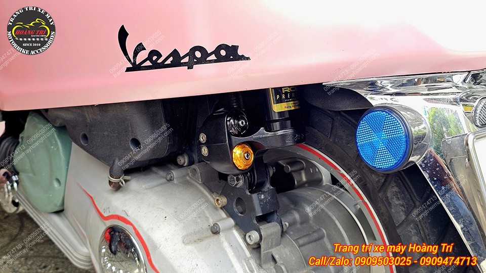 Phuộc Racing Boy bình dầu nổi bật bên bánh sau, tạo phong cách thể thao cho Vespa Sprint