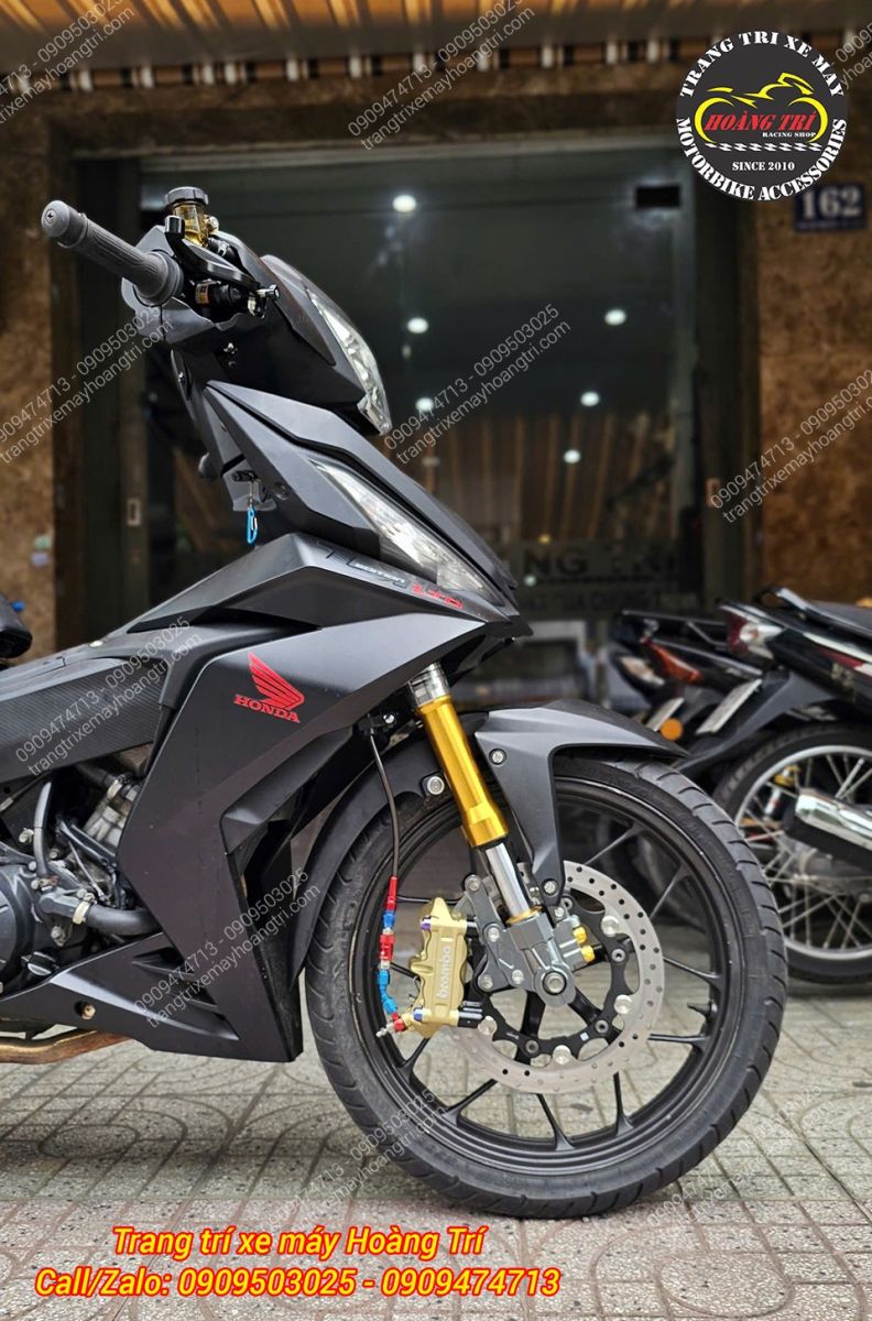 Góc nghiêng Winner V1 khoe trọn combo phuộc Asiro, đĩa 267mm và heo Brembo BMW S1000