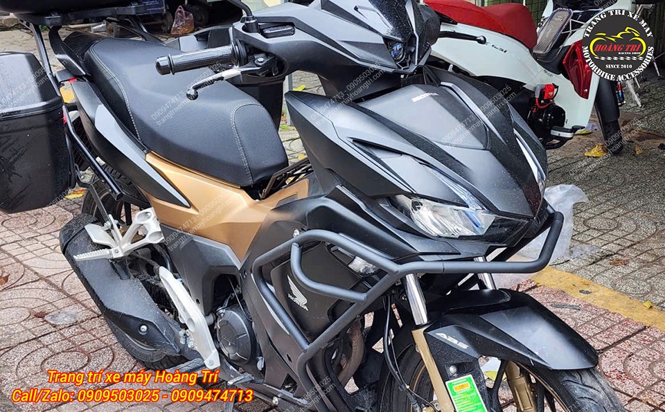 Cận cảnh khung bảo vệ Winner X được bố trí quanh dàn áo trước, tạo vẻ ngoài cứng cáp