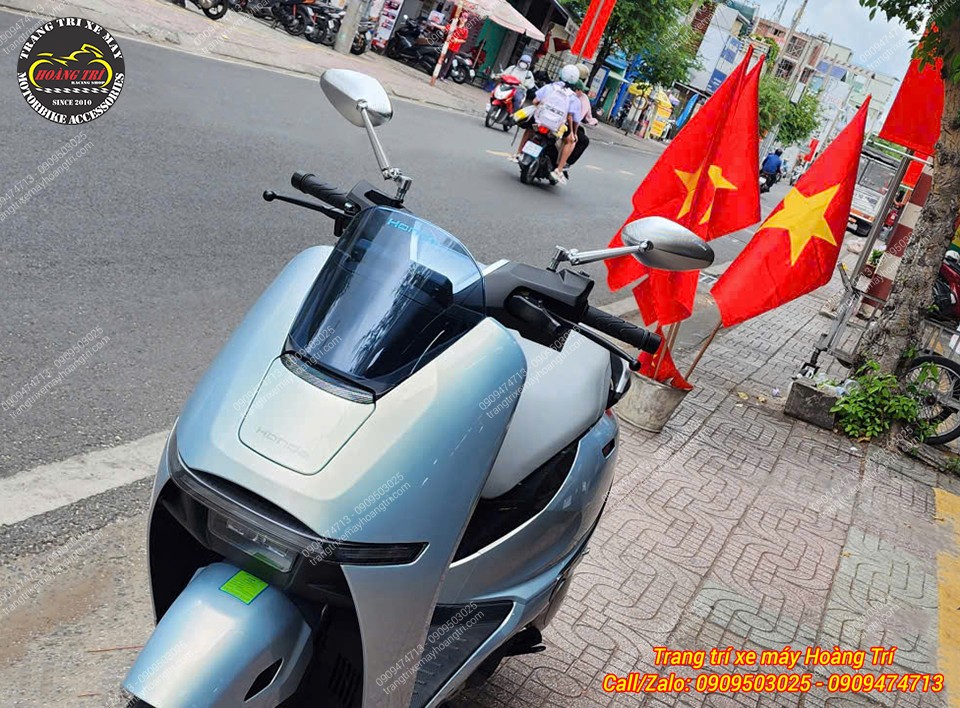 Góc nhìn toàn xe Honda UC3 sau khi nâng cấp kính sò CNC, hài hòa cùng thiết kế xe