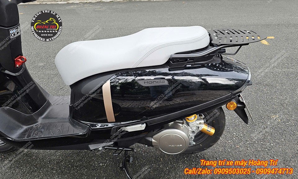 Cận cảnh baga sau SRP Honda UC3 lắp gọn gàng, hài hòa với phần đuôi nguyên bản