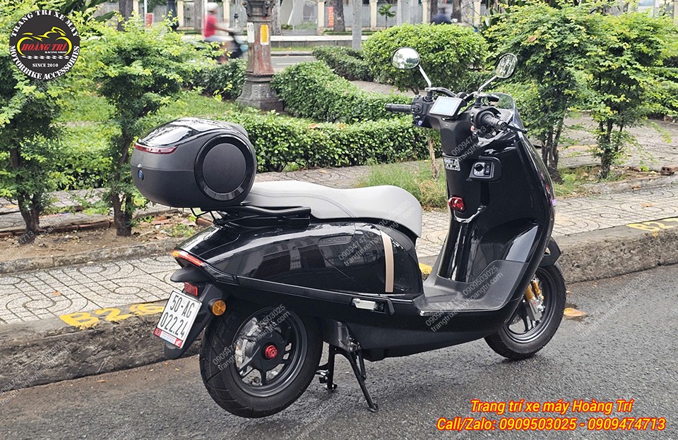 Góc sau Honda UC3 nổi bật baga SRP kết hợp thùng sau đã được trang bị trên baga thêm phong cách