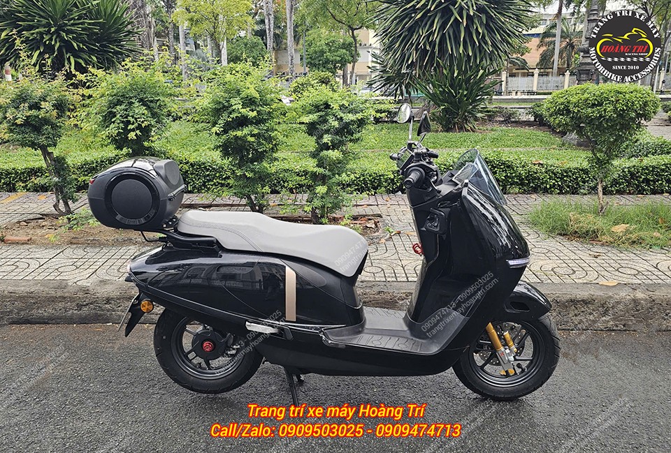 Tổng thể Honda UC3 hoàn thiện với baga sau SRP và thùng sau, phù hợp mọi nhu cầu di chuyển