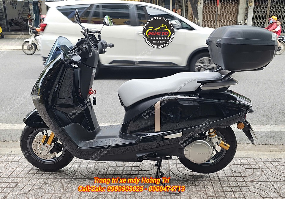 Góc ngang Honda UC3 cho thấy thùng sau bố trí hợp lý trên baga SRV phía đuôi xe