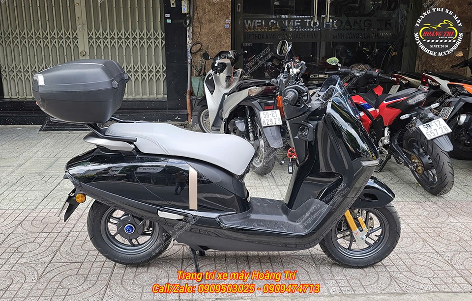 Tổng thể Honda UC3 sau nâng cấp baga SRV cùng thùng Givi vừa tiện lợi vừa cân đối