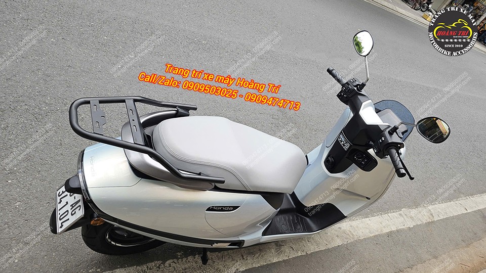Góc nhìn từ trên cao thể hiện rõ chiều dài baga SRV-S và cách bố trí quanh yên UC3