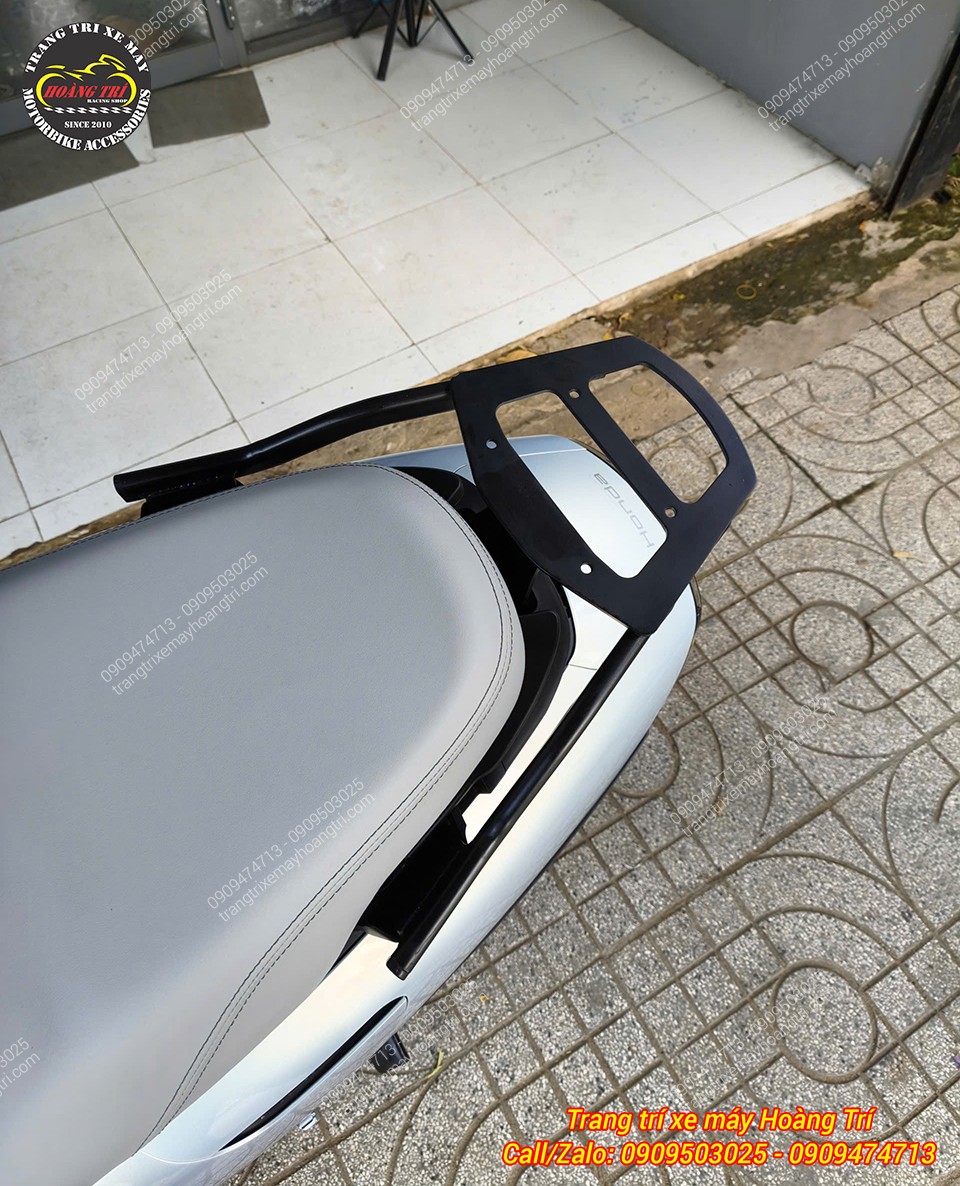 Anh khách ở xa đặt hàng về tự mình lắp đặt baga SRV-G cho chiến mã Honda UC3 của mình