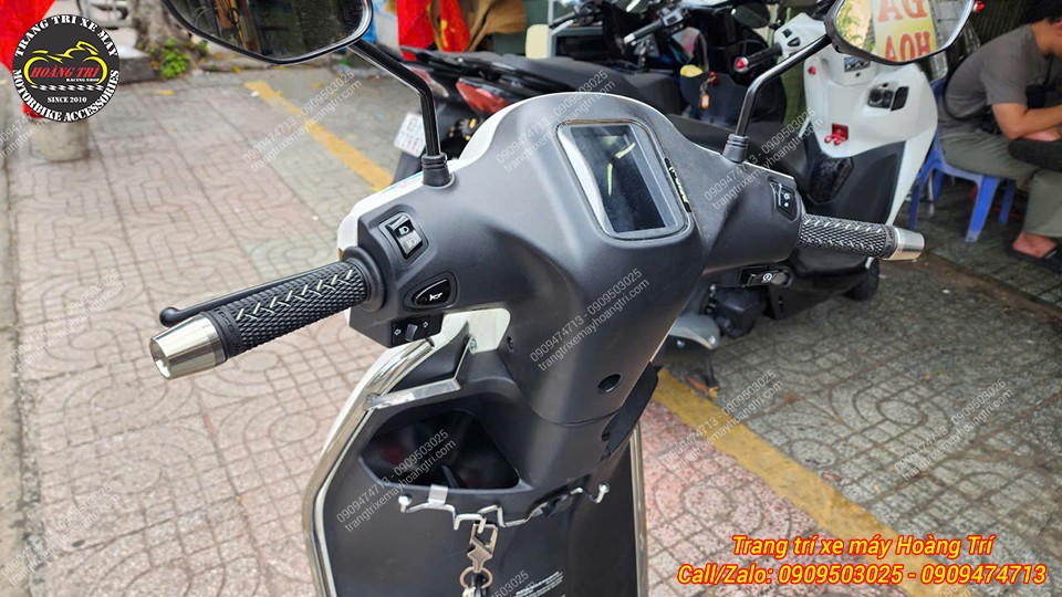 Toàn cảnh tay lái Datbike Era sau khi nâng cấp bao tay RCB Nagamaki và gù G1 inox