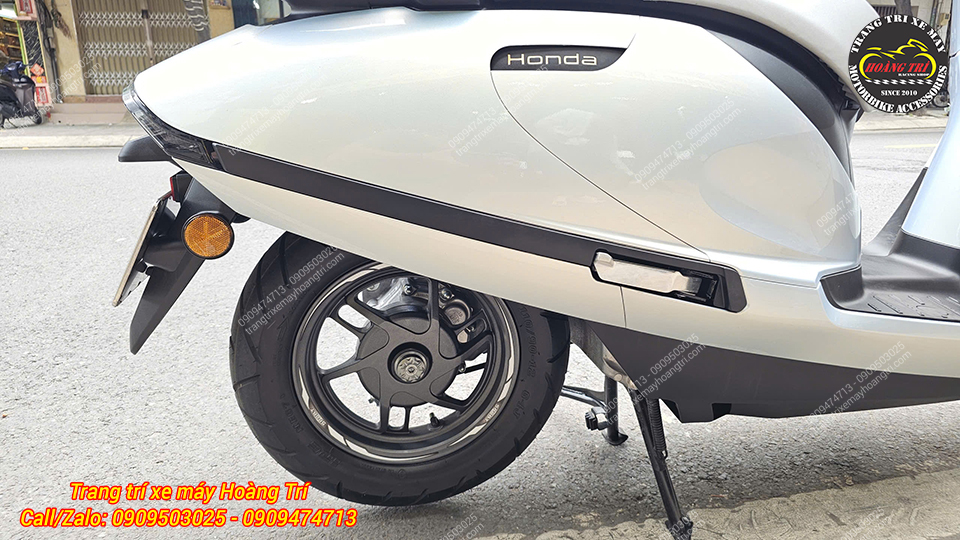 Dàn chân sau Honda UC3 trông thu hút hơn với món phụ kiện trang trí nhỏ này