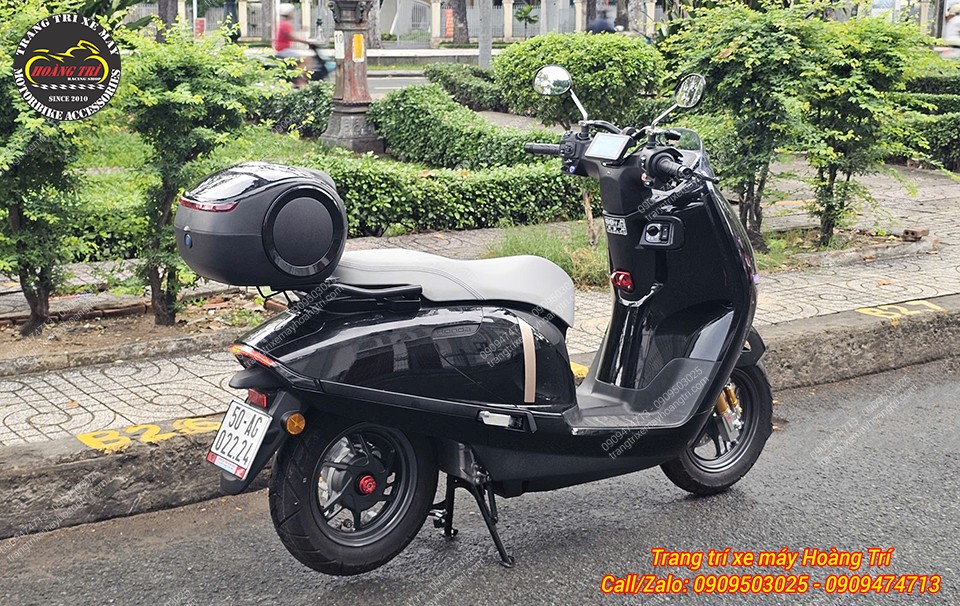 Tổng thể Honda UC3 thêm cá tính nhờ chụp cốt bánh sau CNC đỏ làm điểm nhấn