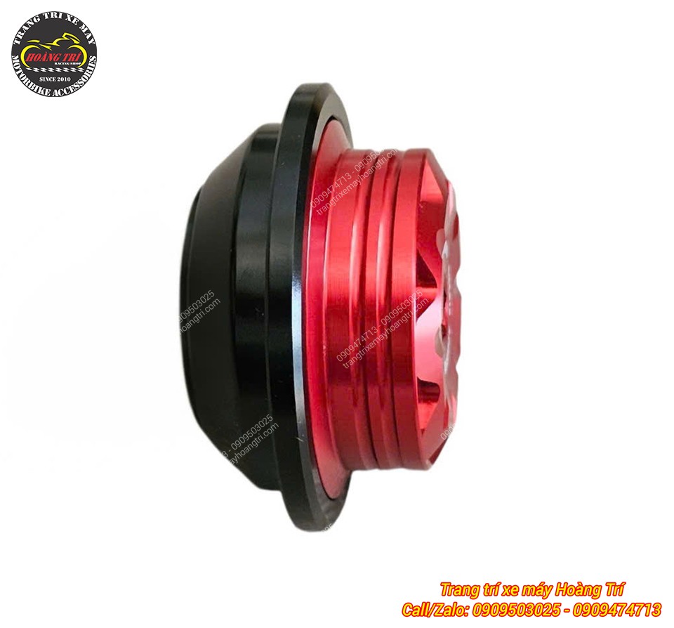 Quan sát ngang chụp cốt bánh sau Honda UC3 cho thấy phần đế đen ôm gọn chi tiết đỏ