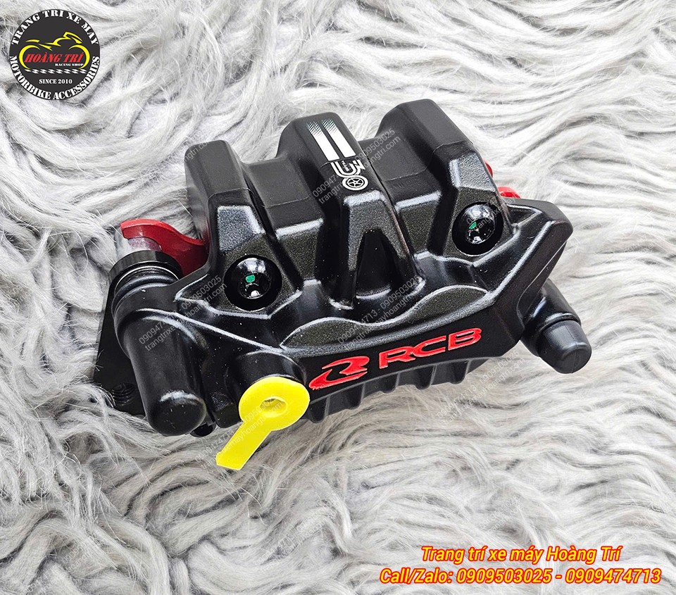 Cận cảnh heo dầu Racing Boy màu đen phối logo đỏ, nâng cấp cho hệ thống phanh Honda UC3