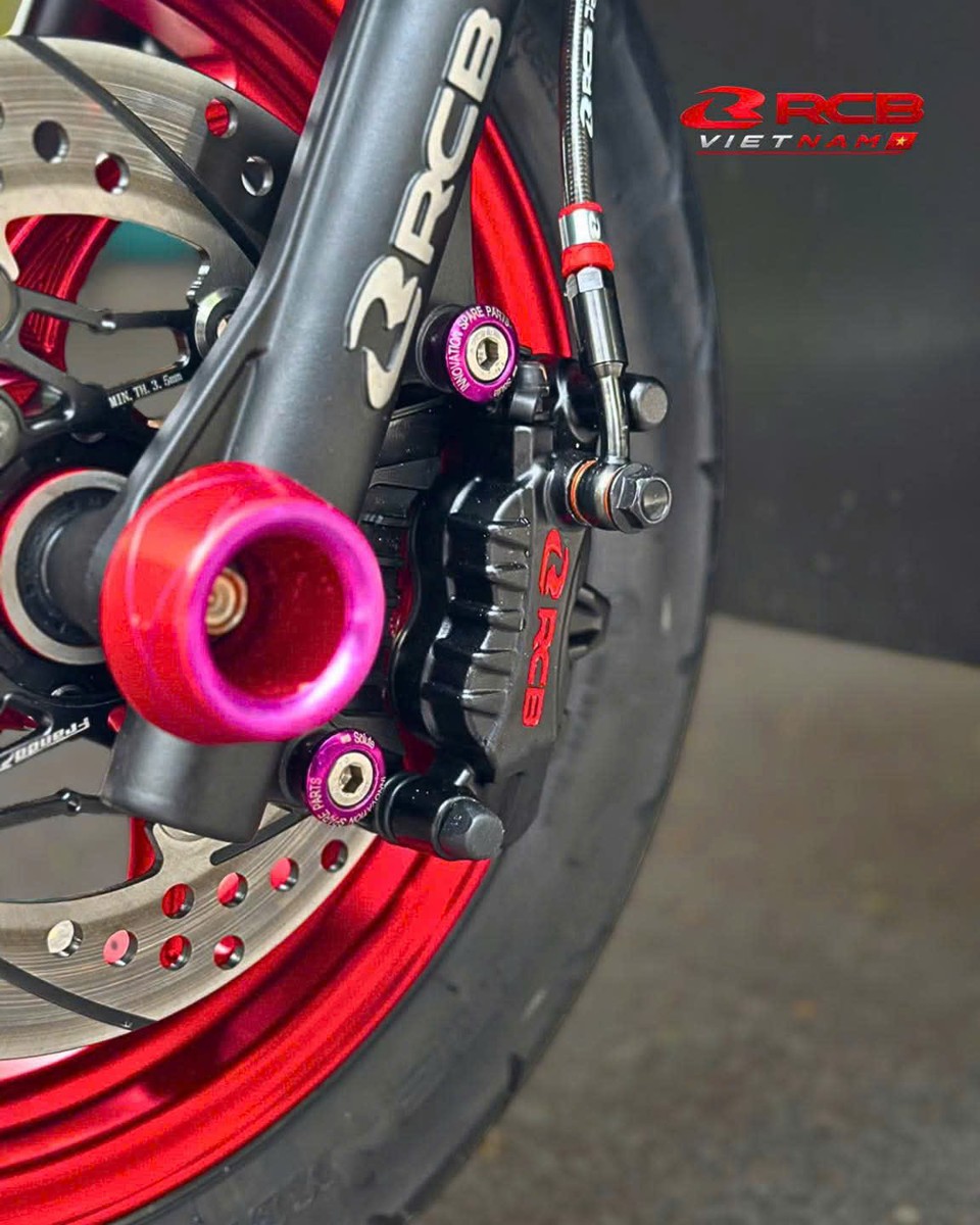 Tham khảo hình ảnh heo dầu Racing Boy kết hợp phuộc RCB tạo phong cách thể thao cho Honda UC3