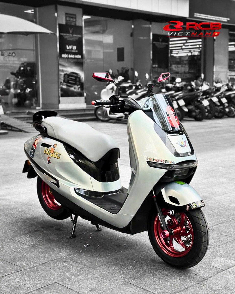 Tổng thể Honda UC3 trở nên thể thao hơn khi phối combo dàn chân trước Racing Boy