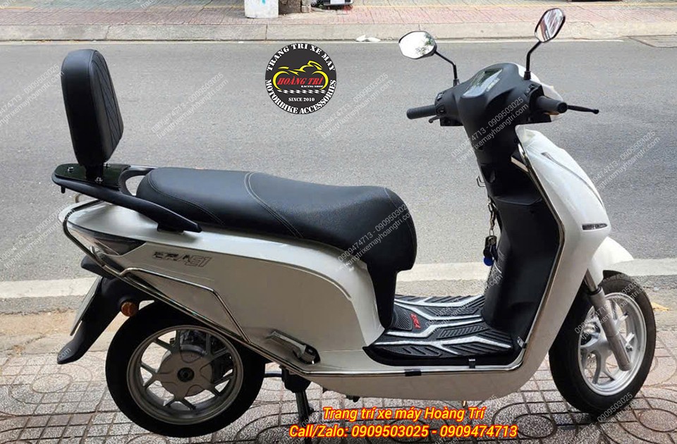 Khung bảo vệ inox Datbike ERA kéo dài từ trước ra sau, giữ tổng thể xe gọn gàng