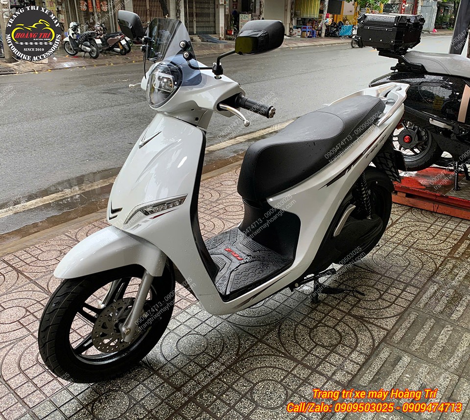 Toàn cảnh Vinfast Feliz sau khi trang bị kính chắn gió, diện mạo phía trước thêm nổi bật