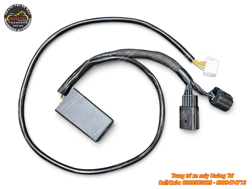 Cận cảnh bộ mạch tắt mở đèn pha Honda UC3 với dây và giắc kết nối gọn gàng