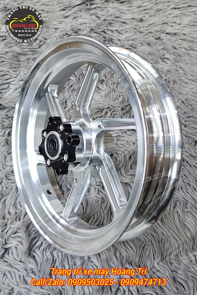 Mâm trước BST Chrom Honda UC3 thiết kế 6 cây thanh thoát, kết hợp phần đùm màu đen