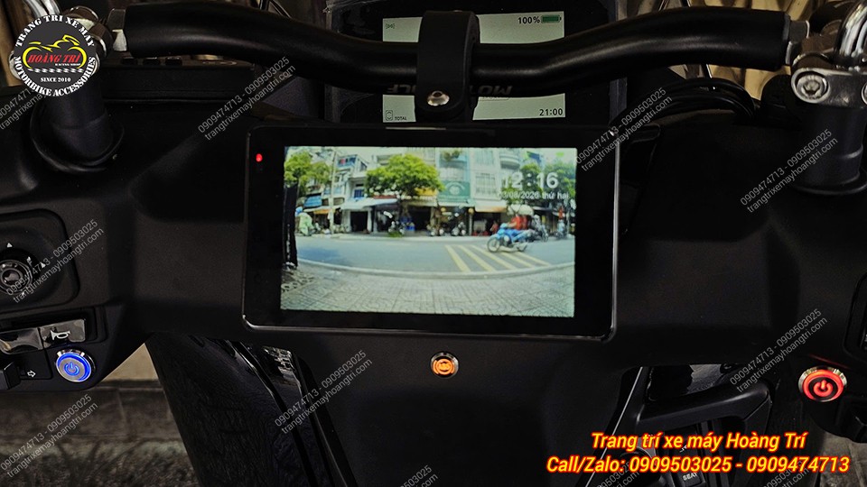Màn hình Elook 5 inch hiển thị trực tiếp hình ảnh camera phía sau rất sắc nét