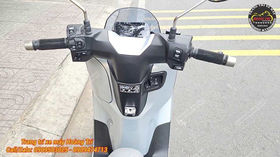 Góc trực diện Honda UC3 cho thấy móc HTR Grande bố trí cân đối, hài hòa cùng thiết kế xe
