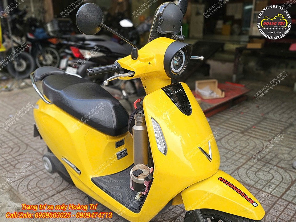 Toàn cảnh phần đầu EVO 200 nổi bật với ốp đèn pha đen hài hòa cùng thiết kế xe