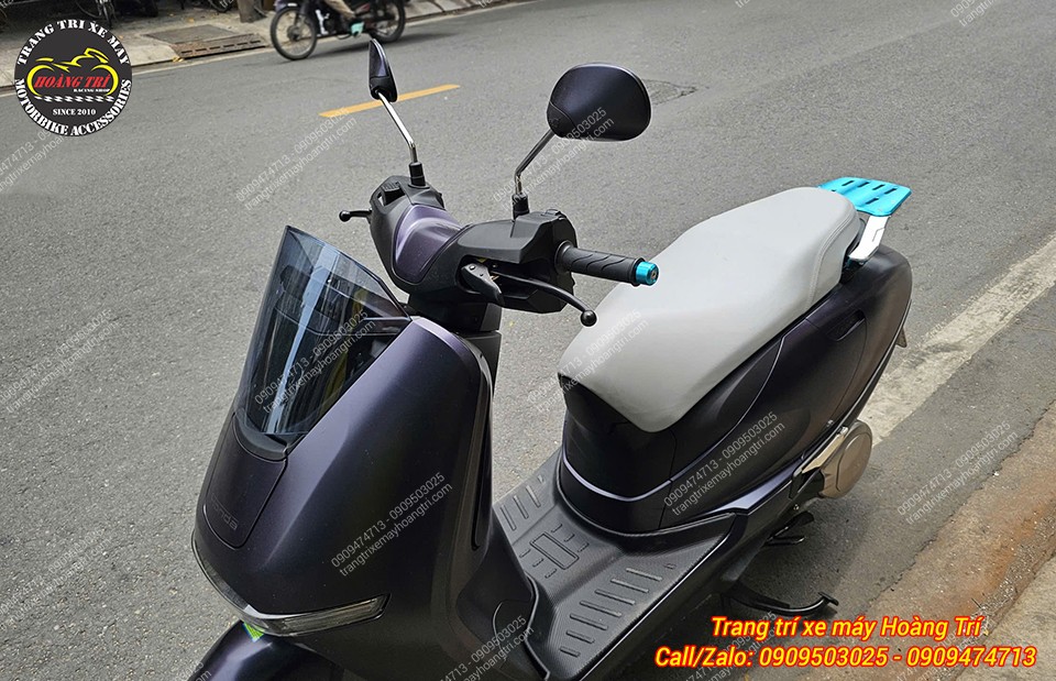 Honda UC3 sau nâng cấp gù tay lái H2C và baga xanh tạo phong cách đồng bộ