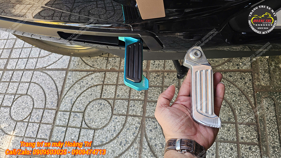 So sánh gác chân sau H2C màu xanh với gác chân nguyên bản trước khi thay thế