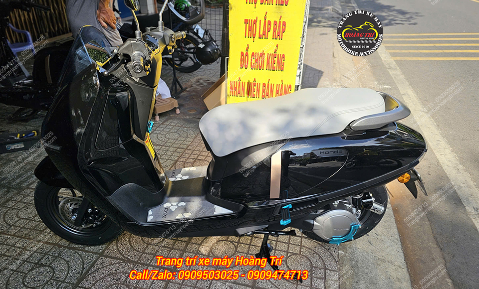 Toàn cảnh Honda UC3 sau nâng cấp phụ kiện H2C xanh, ngoại hình thêm phần cá tính