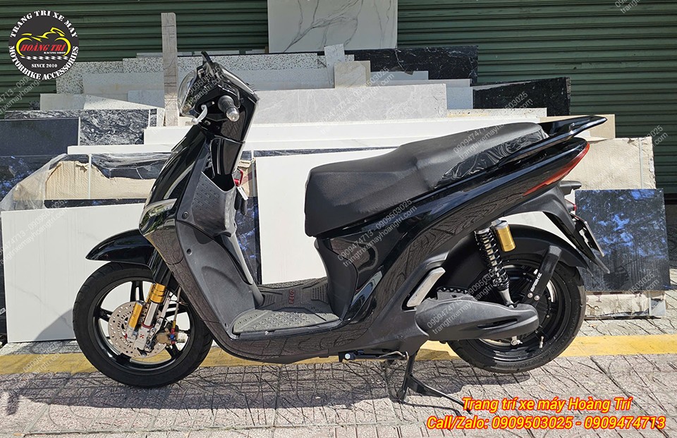 Toàn cảnh VinFast Feliz nhìn bên trái sau nâng cấp phuộc Upside Down Kingham thể thao hơn rõ rệt