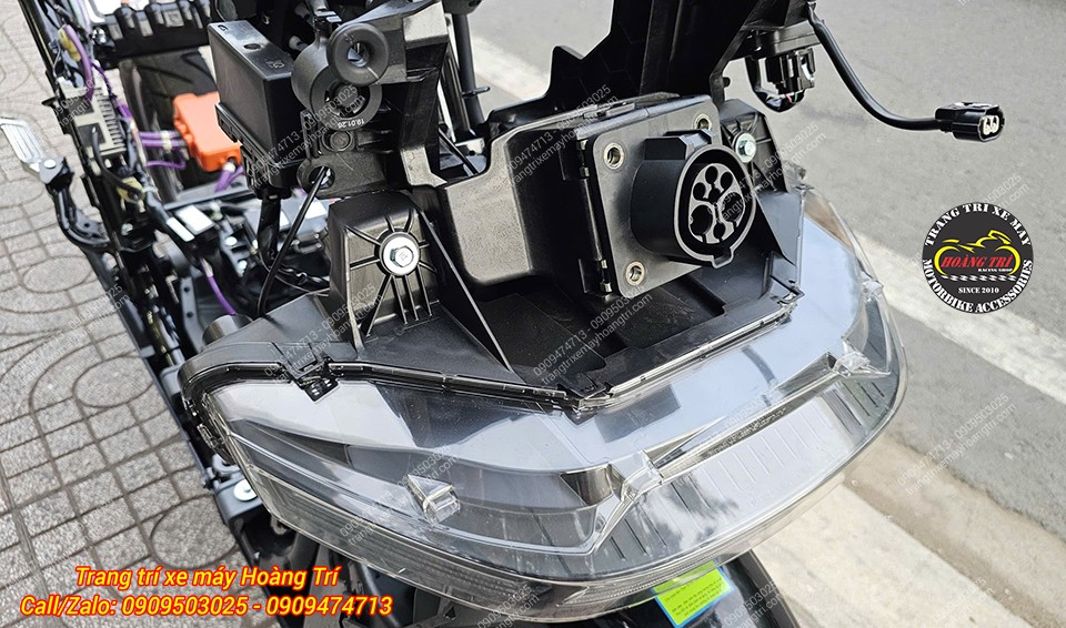 Cụm đèn pha Honda UC3 lắp góc thấp tạo giúp cho đèn bám đường tốt