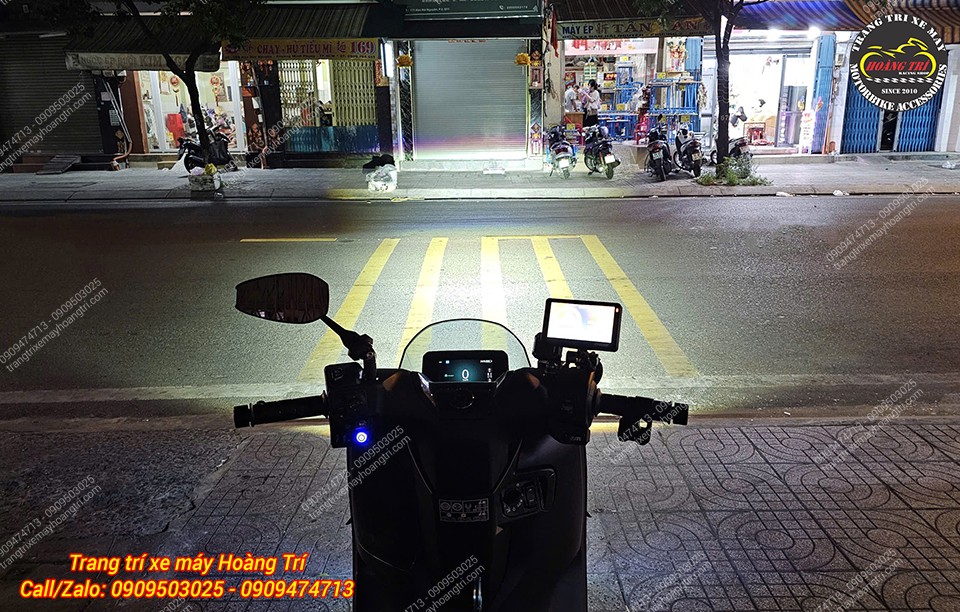 Test thực tế ánh sáng Aozoom Extra 3 trên Honda UC3 giúp khu vực phía trước sáng rõ hơn
