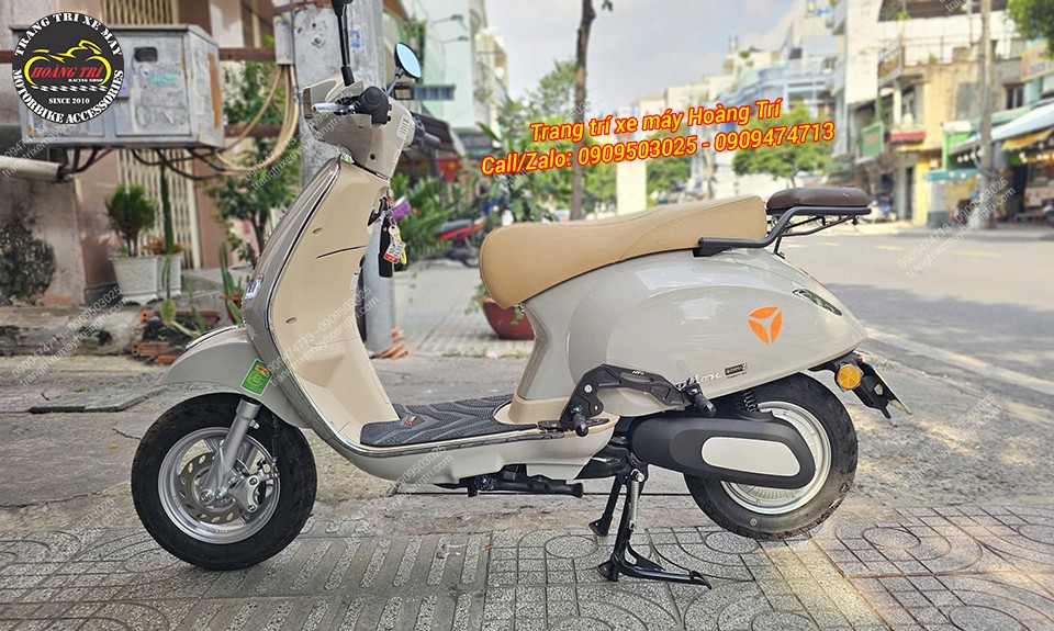 Tổng thể bên hông xe sau nâng cấp phụ kiện vẫn giữ đường nét mềm mại đặc trưng Devotion