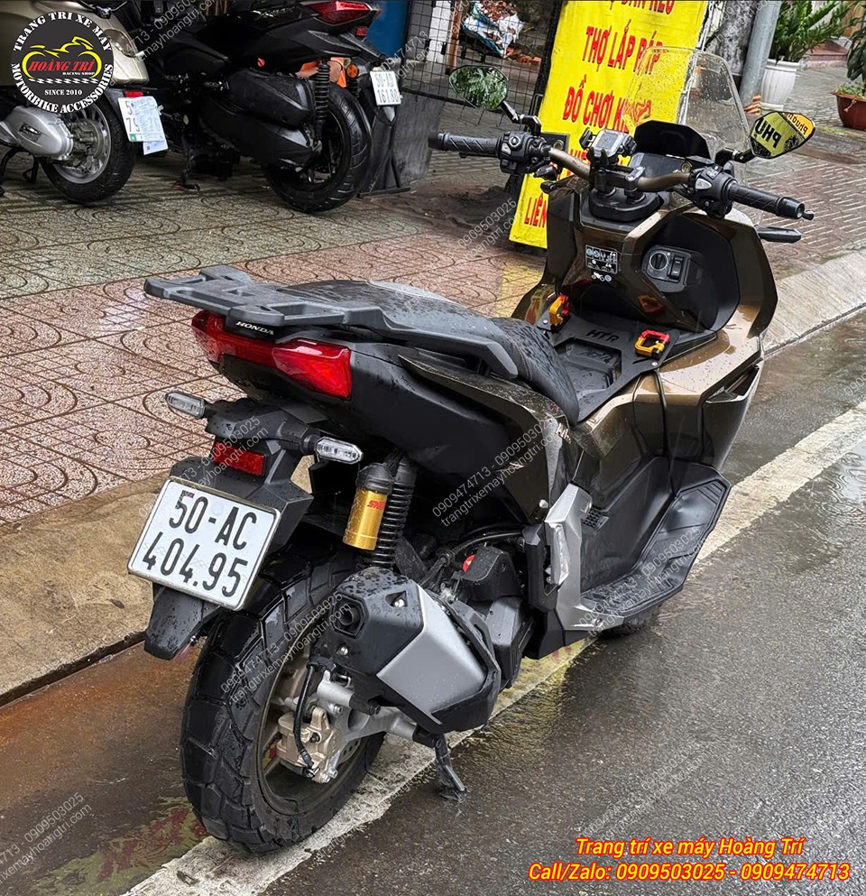Góc sau ADV 160 sau khi hoàn thiện baga ngắn cùng nhiều phụ kiện tiện dụng