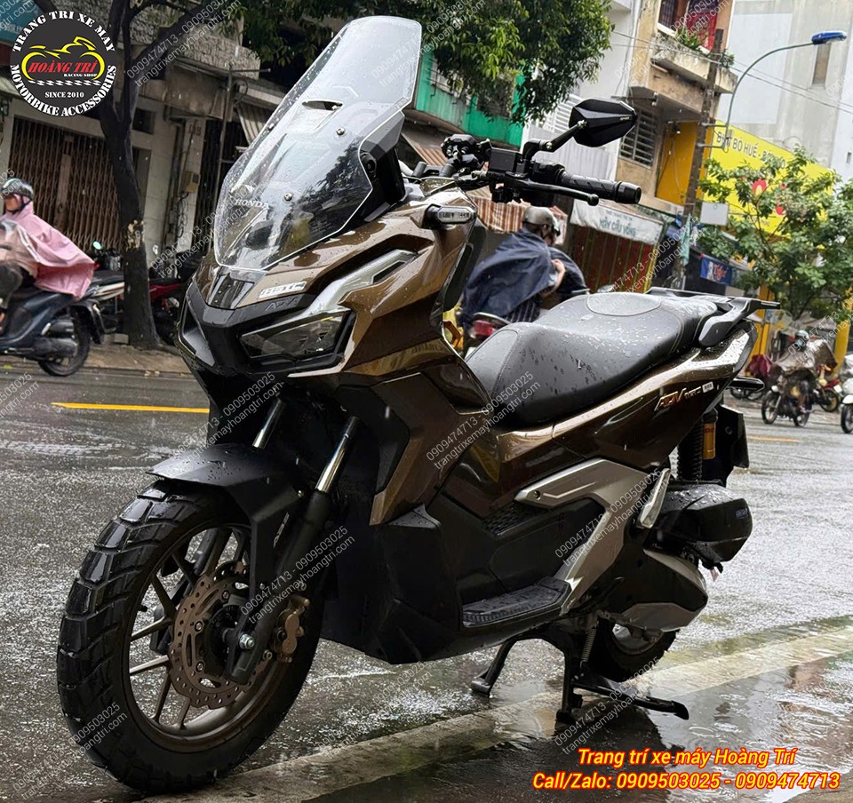 ADV 160 RoadSync hoàn thiện độ kiểng tại Hoàng Trí Shop, mang diện mạo cứng cáp