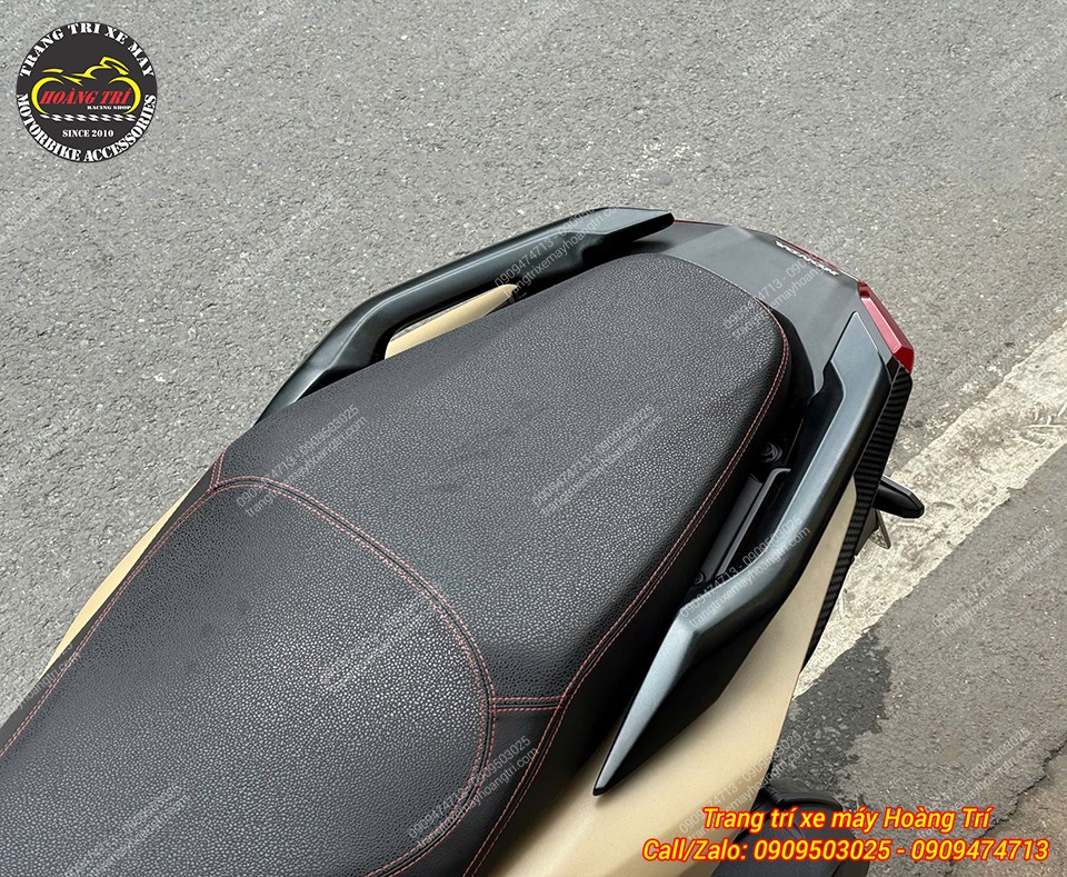 Phần đuôi ADV 160 nguyên bản trước khi lắp baga sau GTR CNC tại Hoàng Trí Shop
