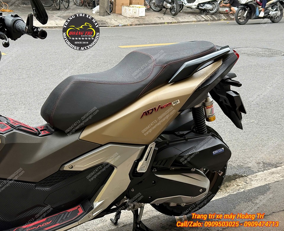 Góc nghiêng ADV 160 cho thấy khu vực đuôi xe trước khi được nâng cấp thêm phụ kiện