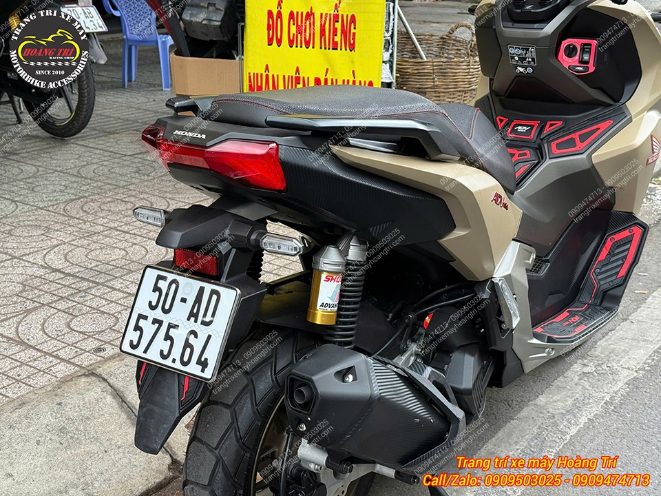 Phía sau ADV 160 trước khi trang bị baga GTR CNC, giữ nguyên thiết kế gọn gàng ban đầu