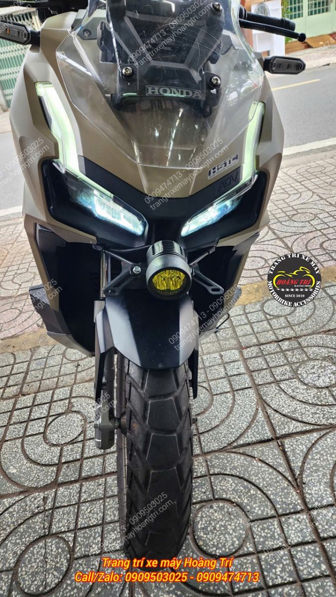Toàn cảnh ADV 160 trang bị L4X Kenzo KZ40 V4, bố trí cân đối tại khu vực phía trước