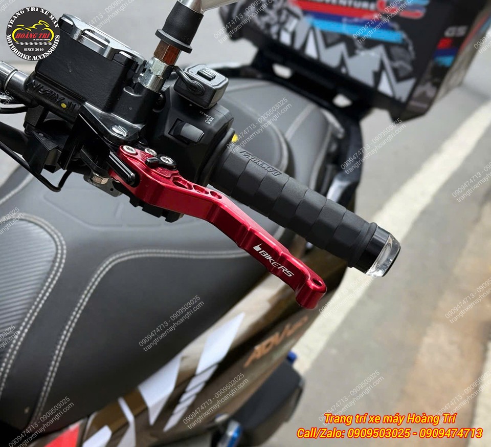 Tay thắng Biker chính hãng màu đỏ nổi bật, tạo điểm nhấn thể thao cho khu vực tay lái